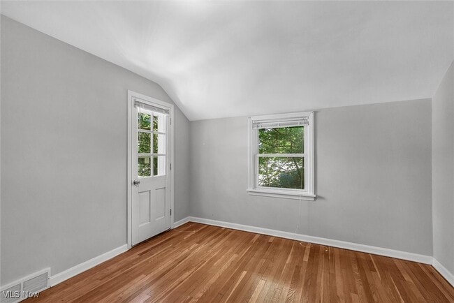 Building Photo - 1130 Haselton Rd