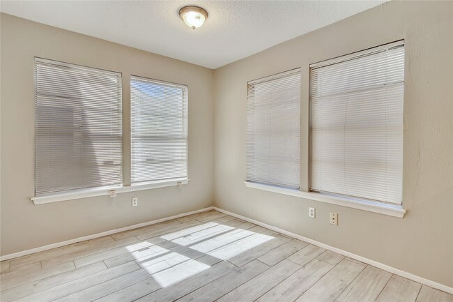Building Photo - 10839 Sugar Hill Dr