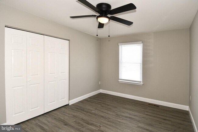 Building Photo - 2101 Norlinda Ave