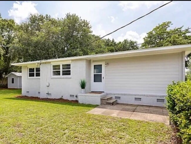 Building Photo - 3 Bedroom 2 Bath House in Memminger Hall - West Ashley