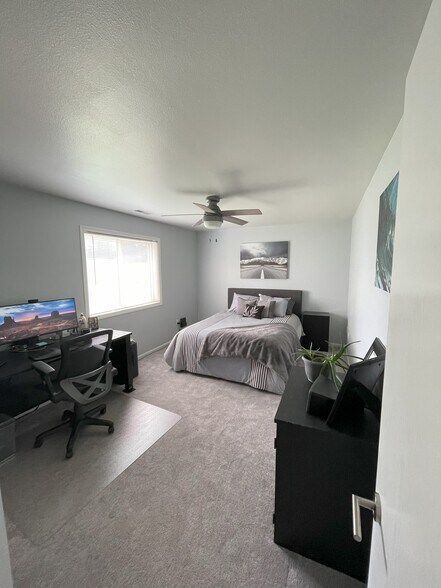 Spare Room (Queen Bed Shown) - 2958 Kentville Dr