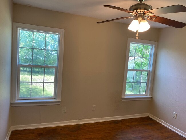 Building Photo - 450 Overhill Dr