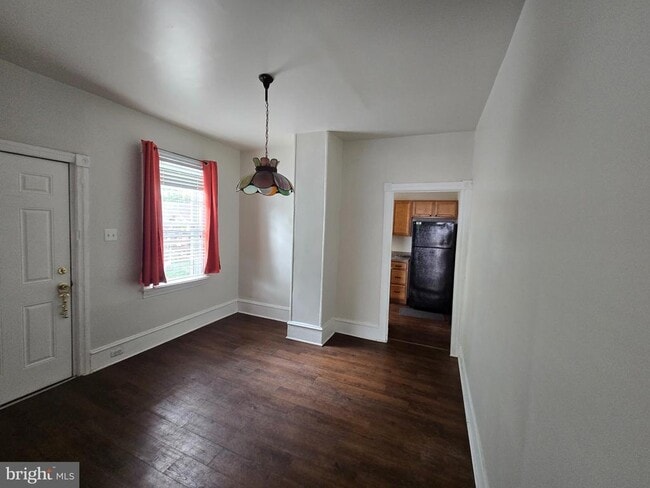 Building Photo - 106 Main St