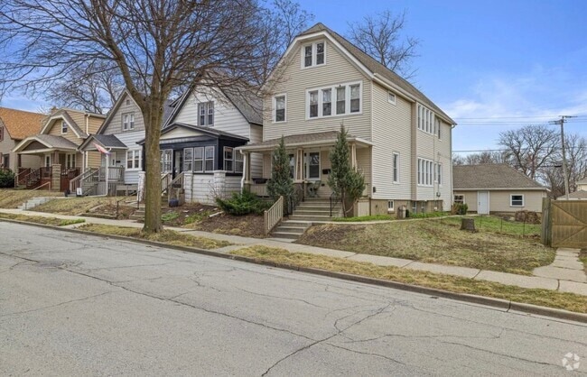 Building Photo - 1837 E Hillcrest Ave