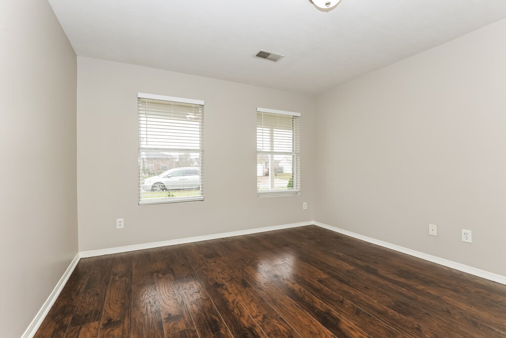 Building Photo - 2657 Sutherland Dr