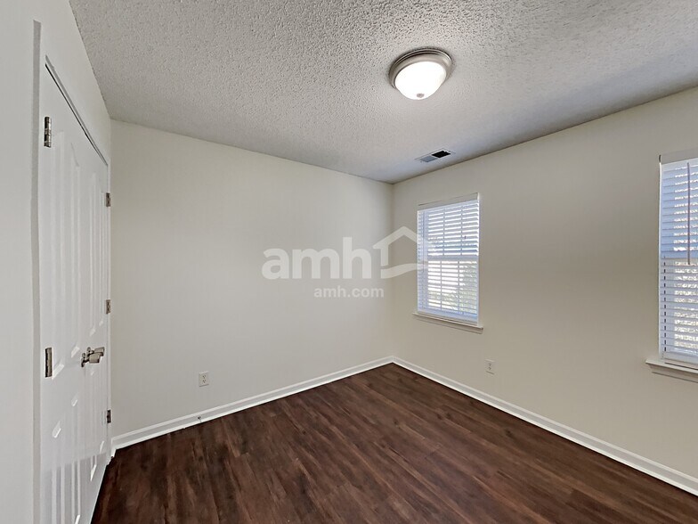 Building Photo - 3927 Bayse Ct