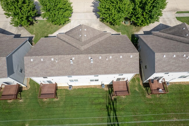 Building Photo - 601 Glenstone Dr