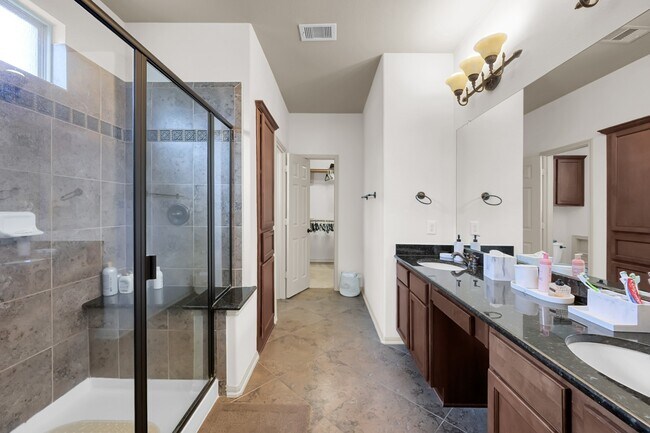 Building Photo - 158 S Vershire Cir