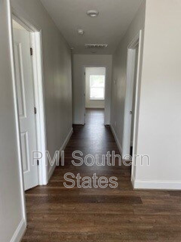 Building Photo - 402 Albus Dr