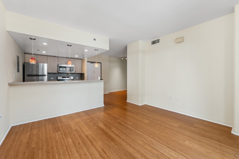 Building Photo - 425 W Beech St