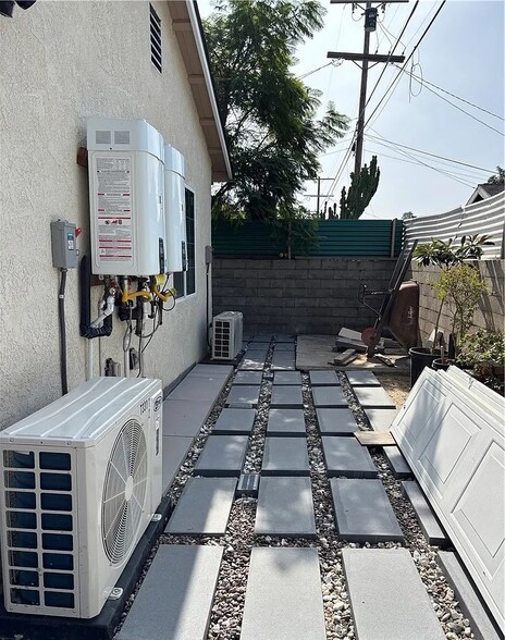 Primary Photo - 7333 Kraft Ave