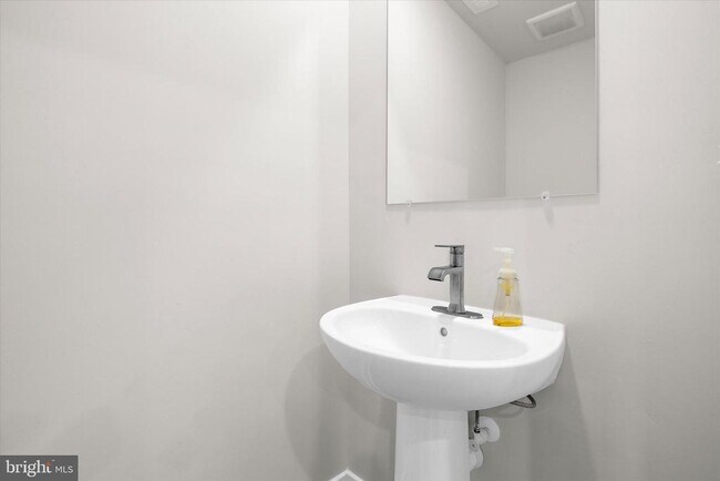 Building Photo - 7738 Port Capital Dr