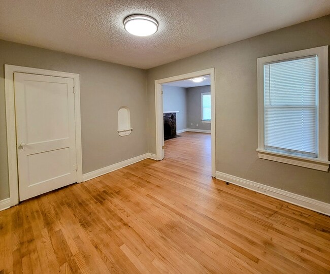 Building Photo - Front Duplex on 11th