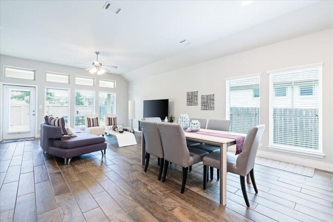 Building Photo - 217 Cherokee Rose Cir