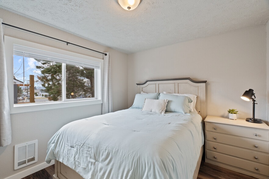 Main Bedroom - 3012 N Hogan St