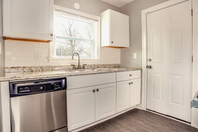 Building Photo - SEE IT NOW: Charming Updated Home in a Qui...