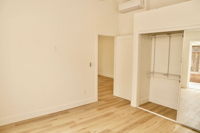 Building Photo - New Willow Glen Dream Back Cottage