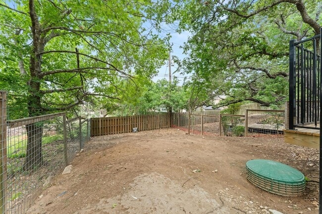 Building Photo - 15205 Cavalier Canyon Dr