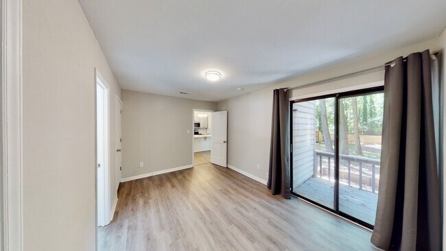 Building Photo - 5012 Glenview Ct