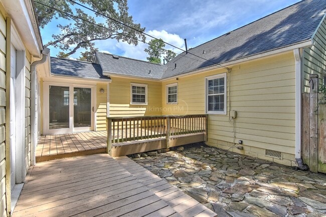 Building Photo - Cottage Home in Plaza Midwood 2Bd/1Bth wit...