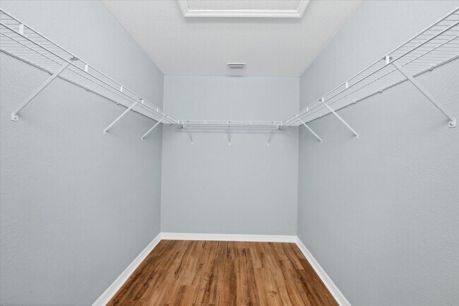 Building Photo - 2821 Embassy Rd