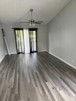 Building Photo - 910 Brett Dr
