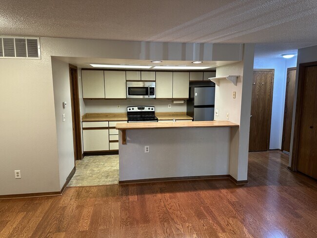 Building Photo - 2960 Shadow Creek Dr