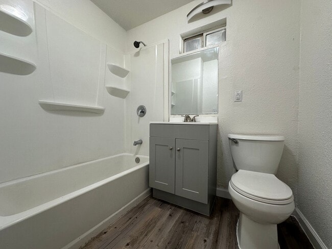 Building Photo - 616 5th St