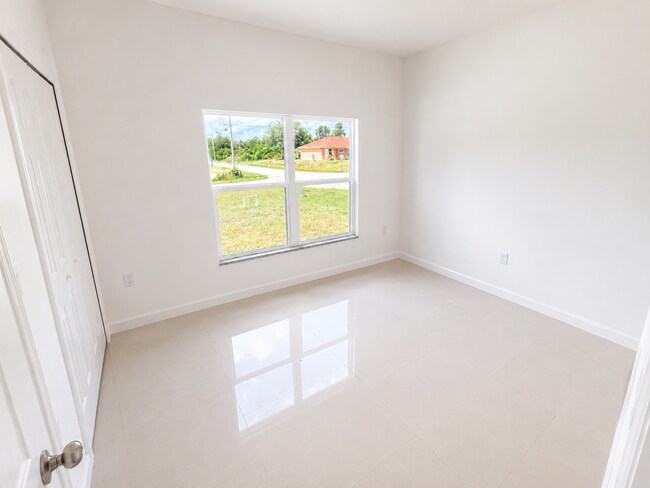 Building Photo - Beautiful Brand new house for rent, Lehigh Acres
