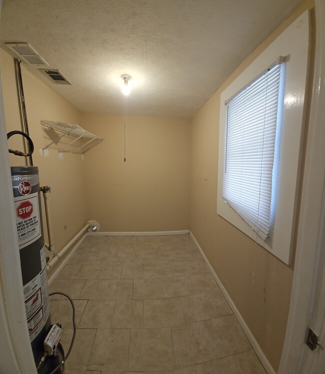 Building Photo - 5807 Hunter Rd