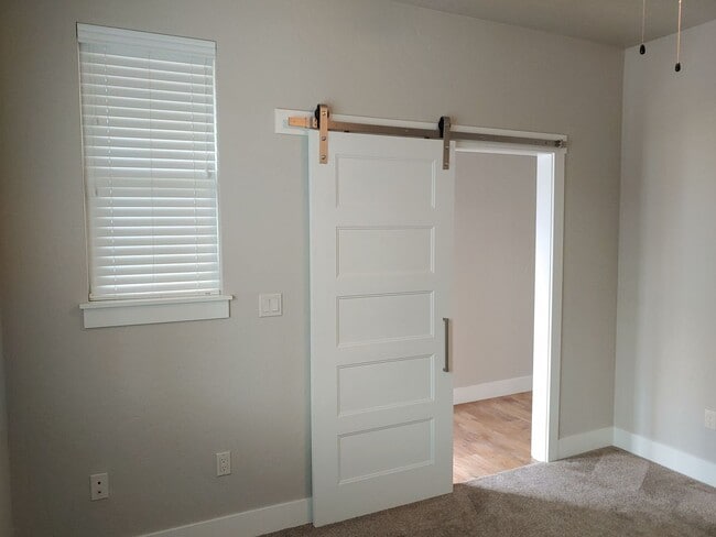 Building Photo - Beautiful Low Maintenance Home in Gated Co...