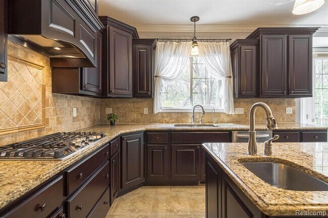 Building Photo - 4906 Stonehenge Dr