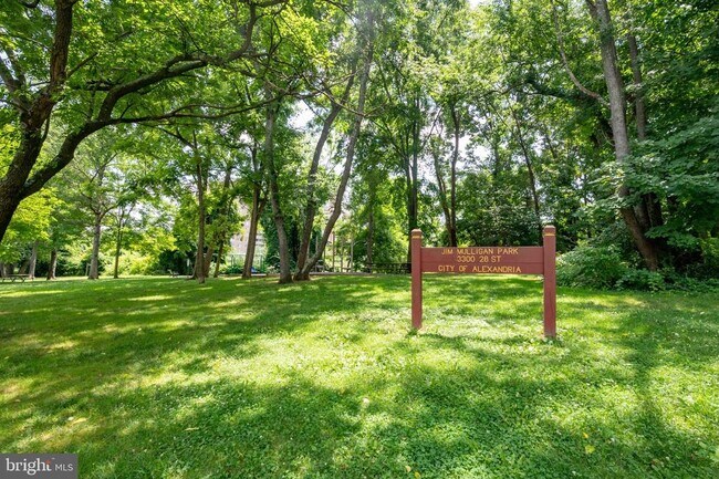 Building Photo - 989 S Buchanan St