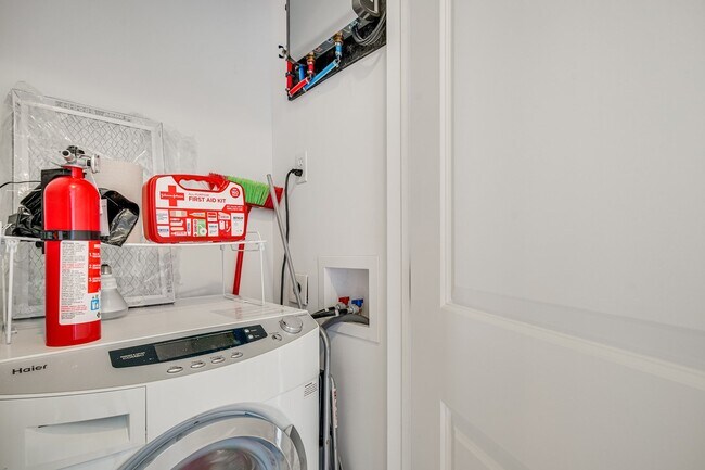 Building Photo - 25 Biscayne Blvd