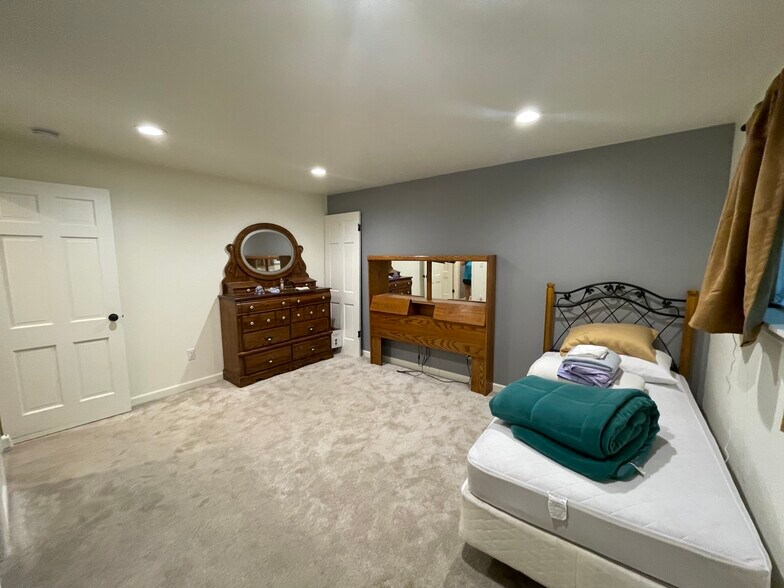 Primary bedroom with primary bath and walk-in closet - 2186 Evergreen Ave SE