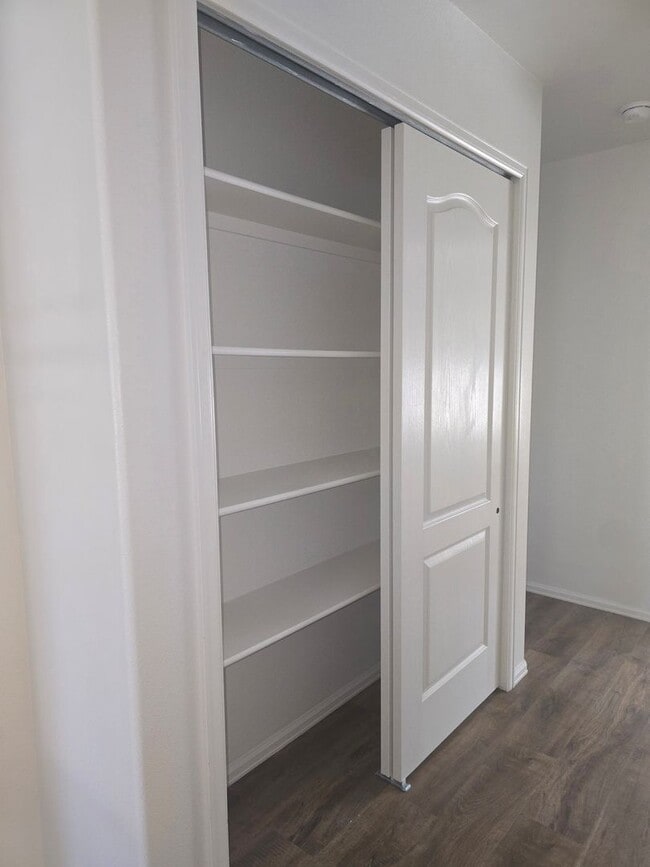 Building Photo - Beautiful townhouse with updated bathrooms. Available now!