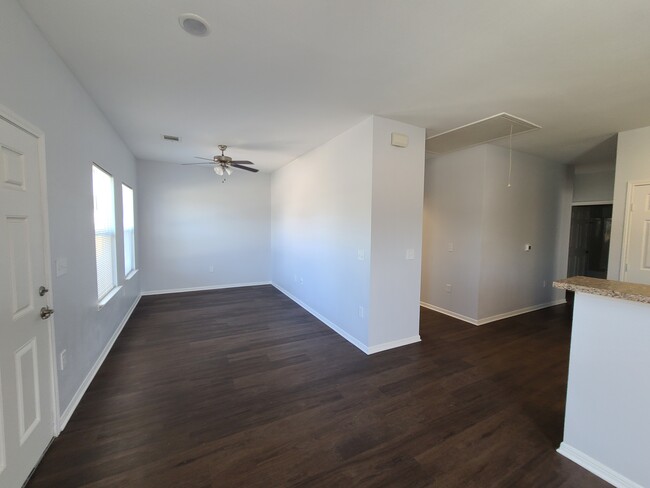 Building Photo - 3151 Roe Dr