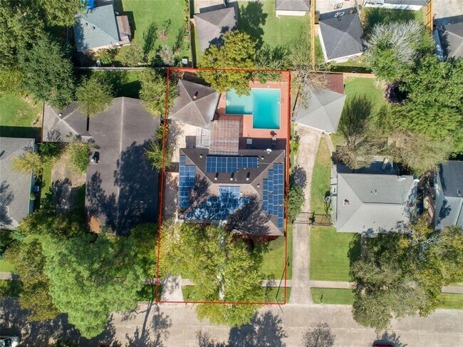 Building Photo - 22122 Woodrose Dr