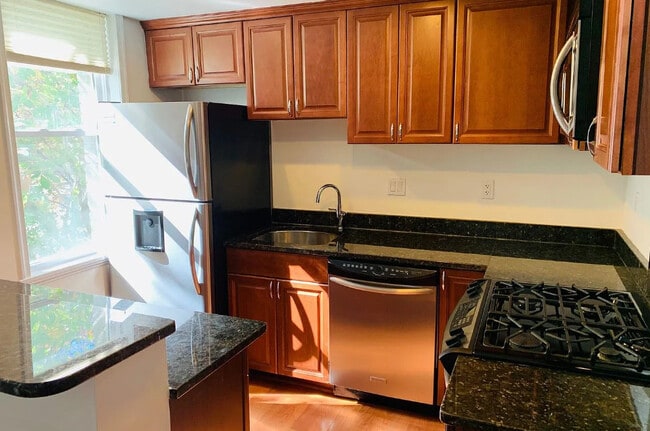 Building Photo - 1364 Constitution Ave NE