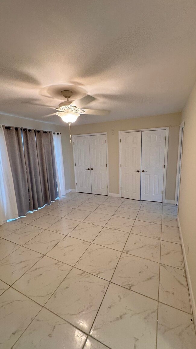 Building Photo - 42 Sussex E