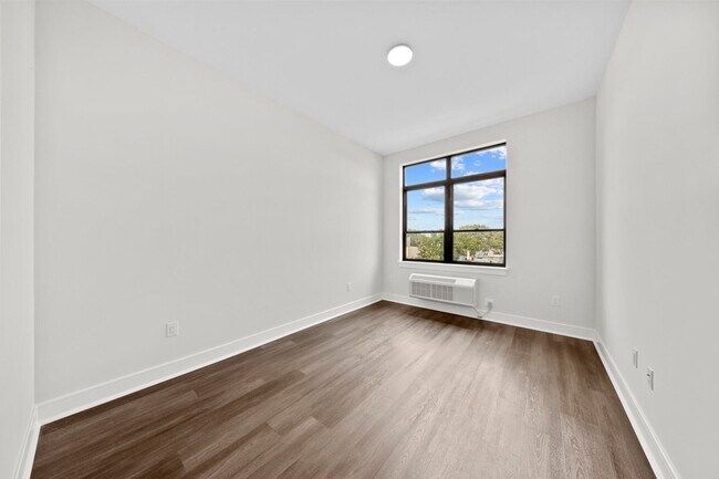 Building Photo - 121 34th St