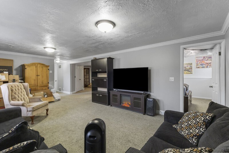 Building Photo - 752 Raygene Way