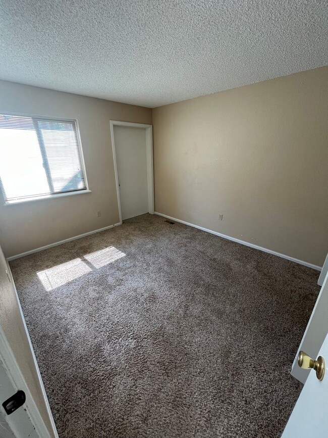 Building Photo - 2bd/2bath Condo, A Boulder Gem with recent...