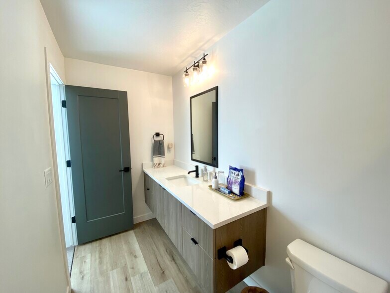 Building Photo - 620 N Orchard Dr