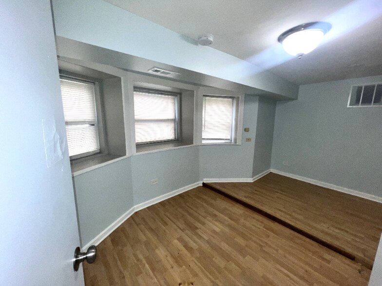 Building Photo - 2701 E 75th Pl