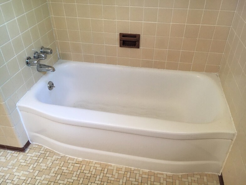 bathroom - 1822 Jackson Ave