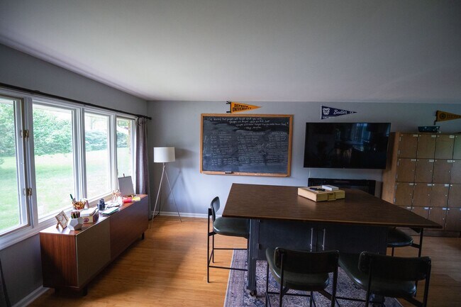 Building Photo - Short Term Rental Family Home