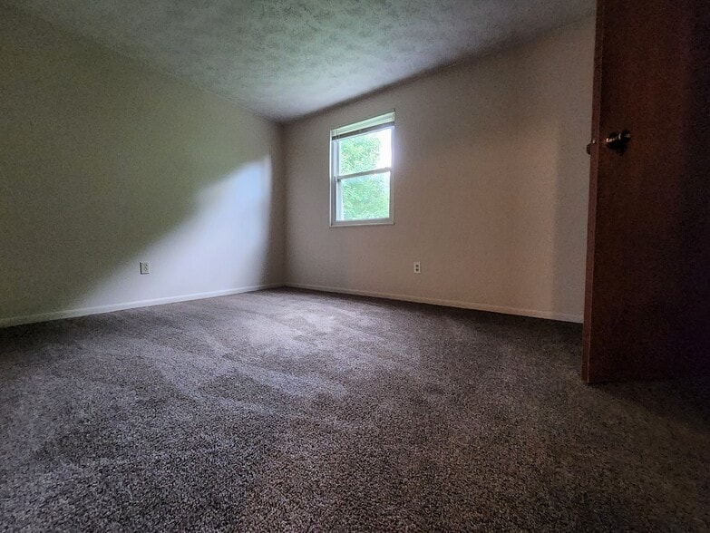 Building Photo - 1668 Colonial Dr