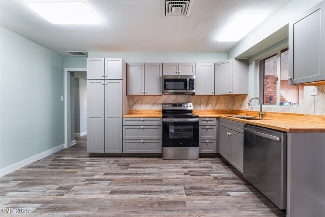 Building Photo - 2112 S Van Patten Pl