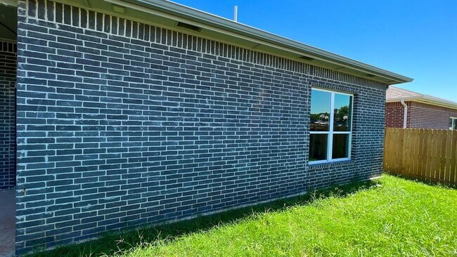 Building Photo - 605 Remington Ave